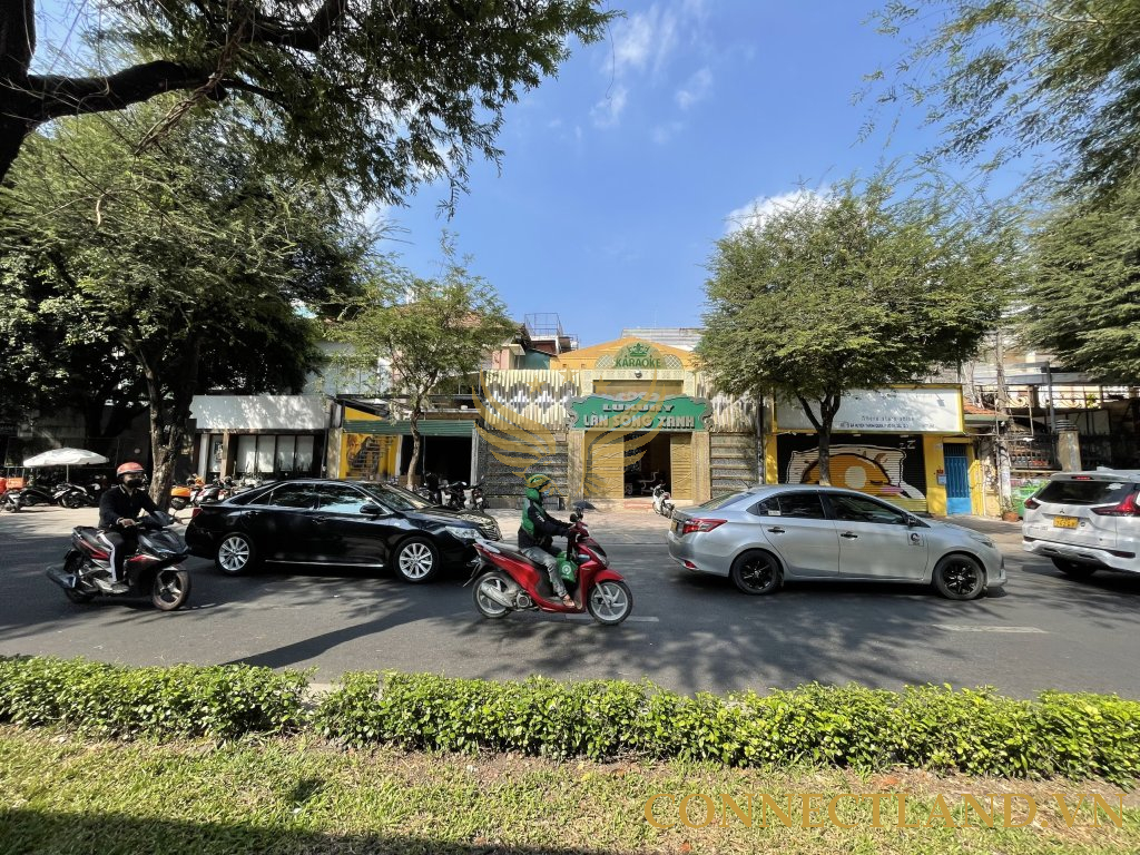 Cho Thuê Mặt Bằng Mặt Tiền Số 14 Đường Bà Huyện Thanh Quan, Phường 4, Quận 3, DT: 11x25m, 1 Trệt, 1 Lầu, ST, DTSD: 550m2