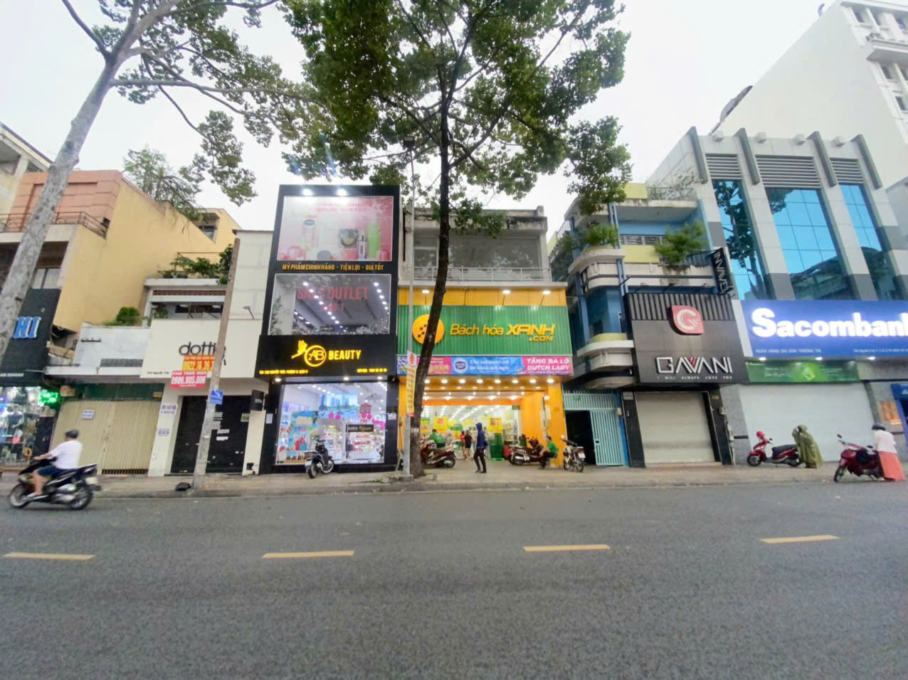 Cho Thuê Mặt Bằng Mặt Tiền Số 238-240 Đường Nguyễn Trãi, Phường 1, Quận 5, DT: 7x30m Nở hậu 9m; 1 trệt, 2 lầu, DT đất: 220m2