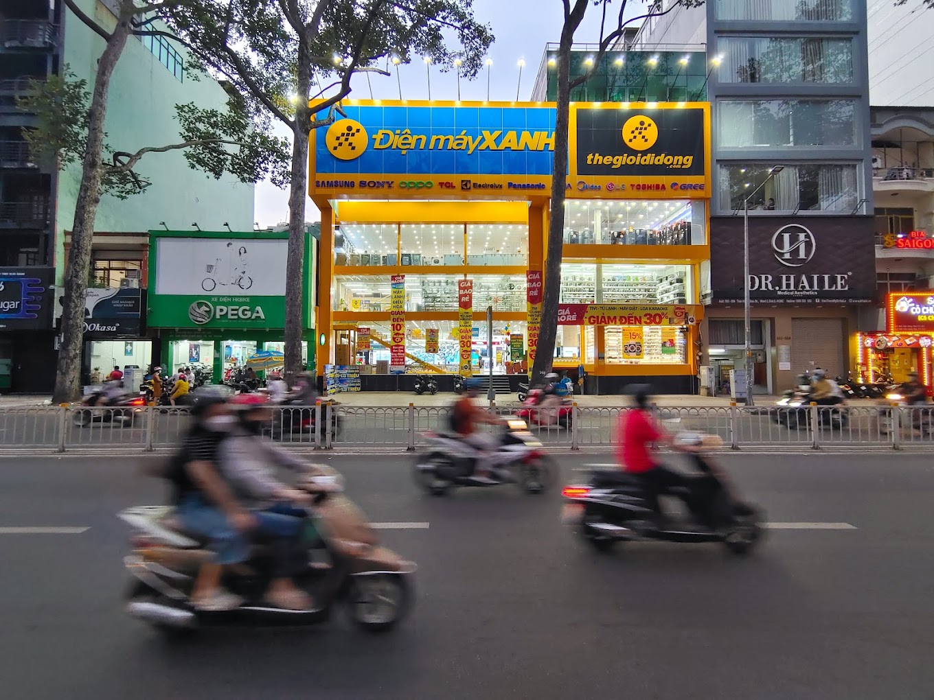 Cho Thuê Mặt Bằng Mặt Tiền Số 556-558 Đường Trần Hưng Đạo, Phường 2, Quận 5, DT:  8.5x17m, 1 hầm 1 trệt 5 lầu, DTSD: 867m2