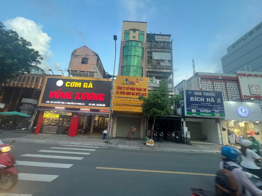 Cho Thuê Nhà Mặt Tiền Số 359 Đường Nguyễn Trãi, Phường Nguyễn Cư Trinh, Quận 1, DT: 4.2x32m, 1 Trệt 4 Lầu, Tổng DT Sàn Sử Dụng: 576.5m2