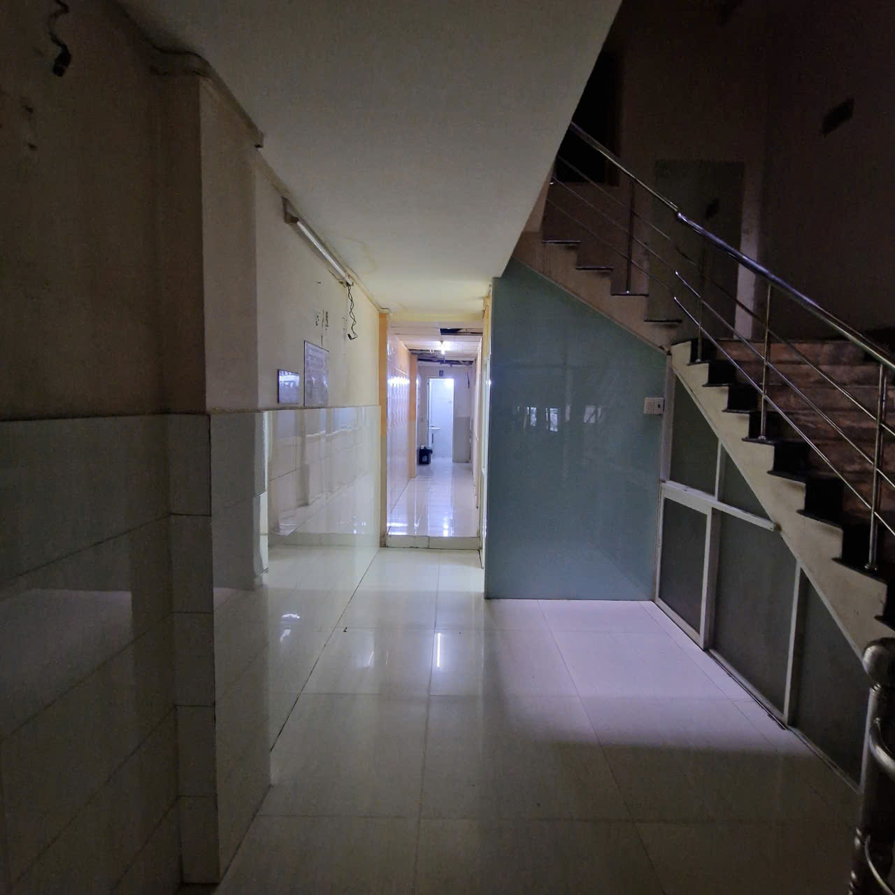 Cho Thuê Nhà Mặt Tiền Số 359 Đường Nguyễn Trãi, Phường Nguyễn Cư Trinh, Quận 1, DT: 4.2x32m, 1 Trệt 4 Lầu, Tổng DT Sàn Sử Dụng: 576.5m2