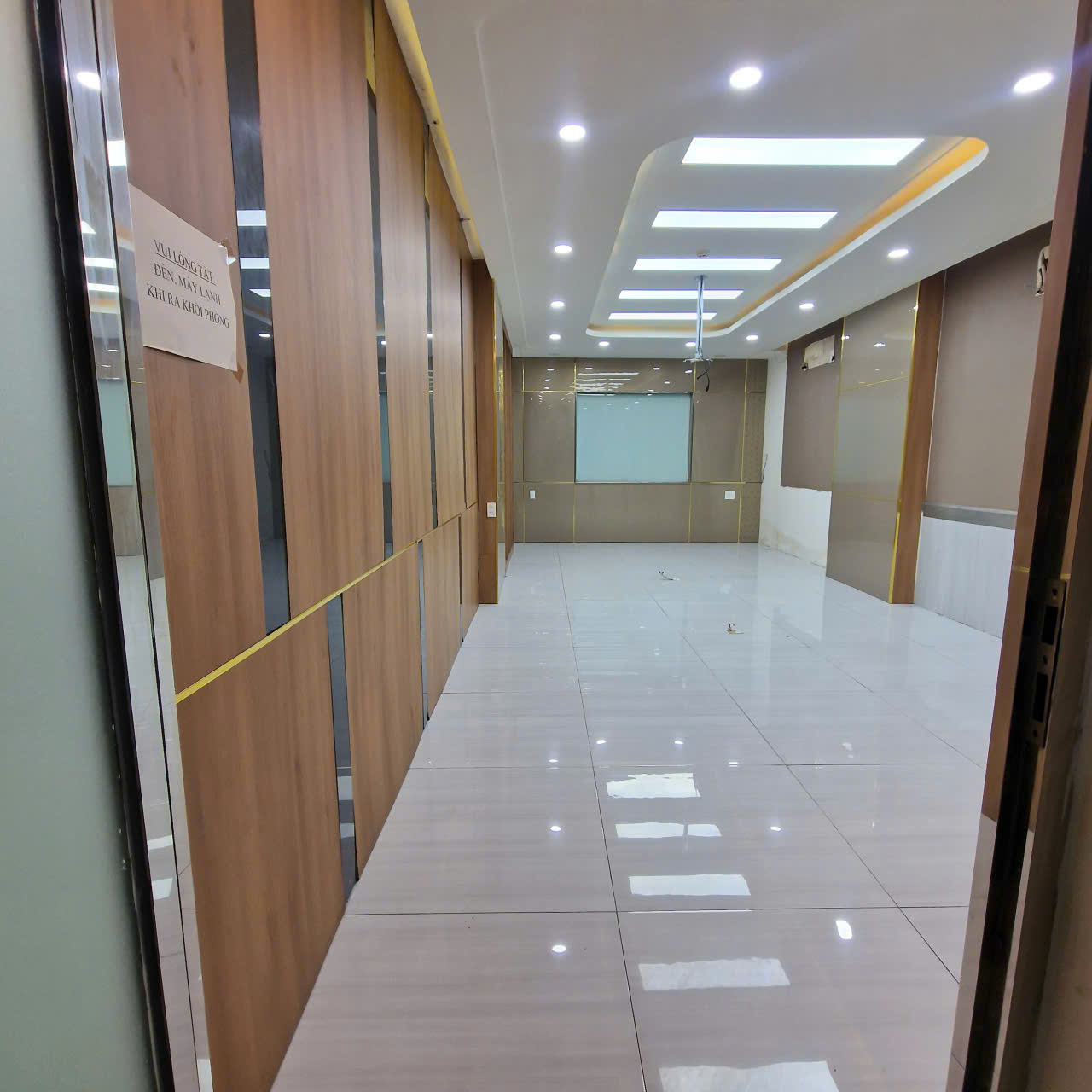 Cho Thuê Nhà Mặt Tiền Số 359 Đường Nguyễn Trãi, Phường Nguyễn Cư Trinh, Quận 1, DT: 4.2x32m, 1 Trệt 4 Lầu, Tổng DT Sàn Sử Dụng: 576.5m2