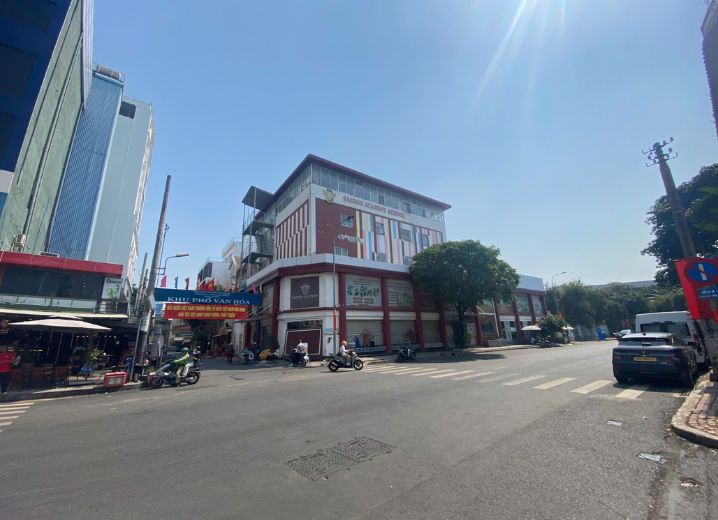 Cho Thuê Mặt Bằng Góc 2MT Số 3 Hoàng Việt  Phường 4 Quận Tân Bình