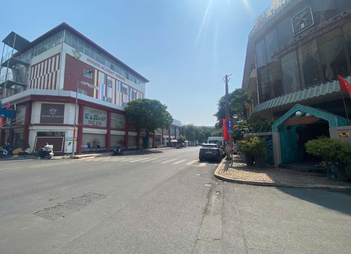 Cho Thuê Mặt Bằng Góc 2MT Số 3 Hoàng Việt  Phường 4 Quận Tân Bình