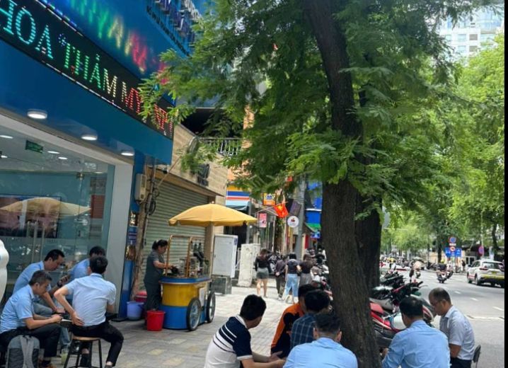 Cho Thuê Mặt Bằng GÓC 2MT Số 9 Lê Thánh Tôn Phường Bến Nghé Quận 1