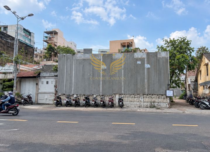 Bán nhà 7 Trần Quý Khoách Phường Tân Định Quận 1